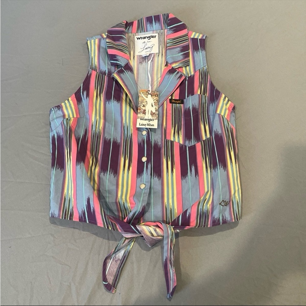 Wrangler and Lainey Wilson NWT summer checotah front tie shirt XS